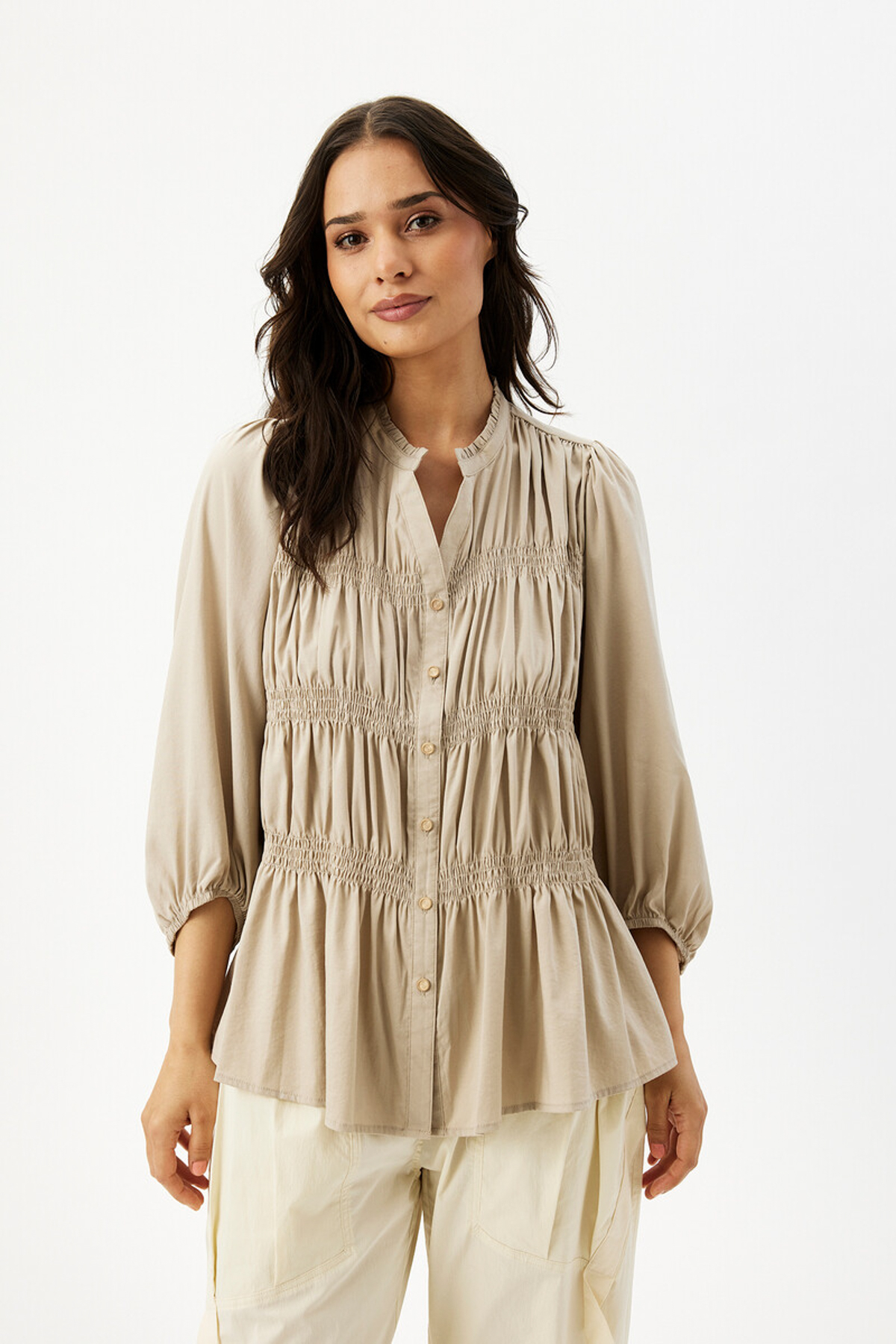 In Front Vikky Blus Wave 191 sand, modell fram