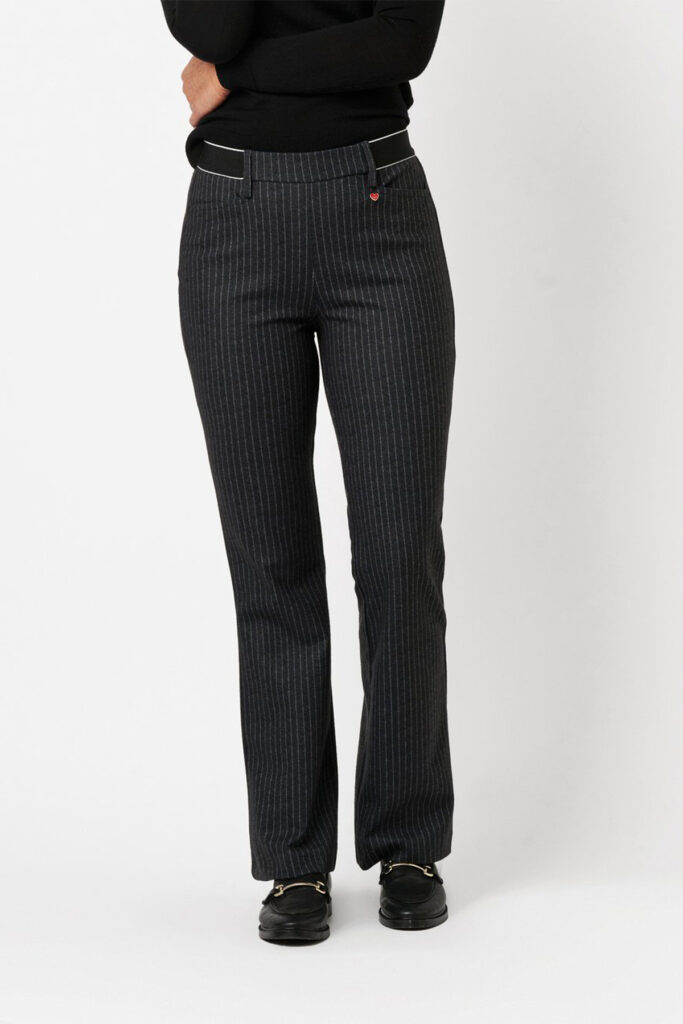 Alice Flared Stripe 89 Black, modell fram