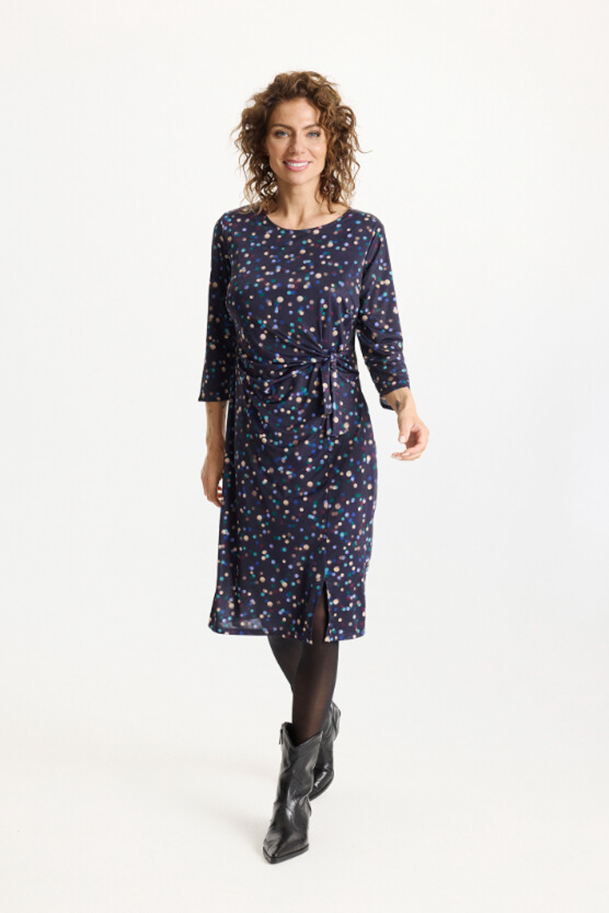 In Front Rosy Klänning Sparky 516 Multi Blue, modell fram