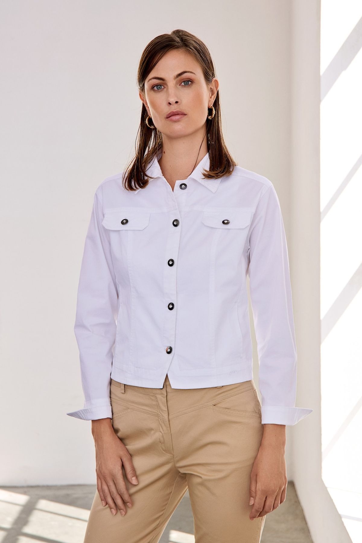 Micha Jacka Correns 1 Bright White